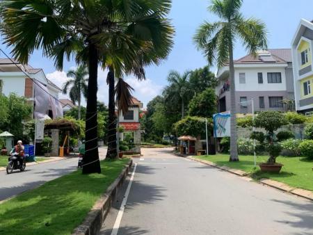 Bán nhà phố chính chủ  mới xây dựng ở ngay  kề bên khu biệt thự Jamona Home Resort  Thủ Đức