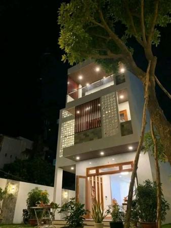 Biệt thự với  thiết kế trang nhã sang trọng  tọa lạc tại  An Phú Đông Quận 12 